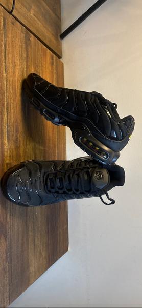 yeezy slides made by adidas