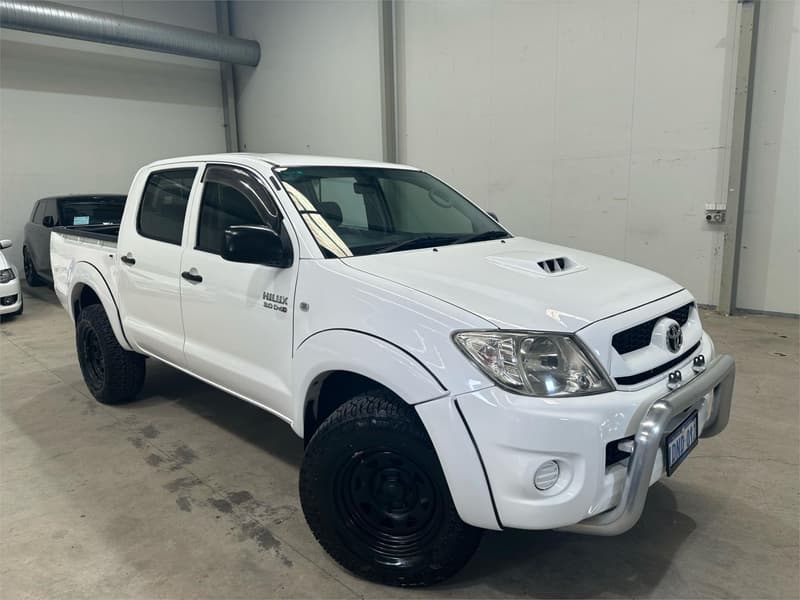 2010 Toyota Hilux SR KUN26R 4X4 photo 3