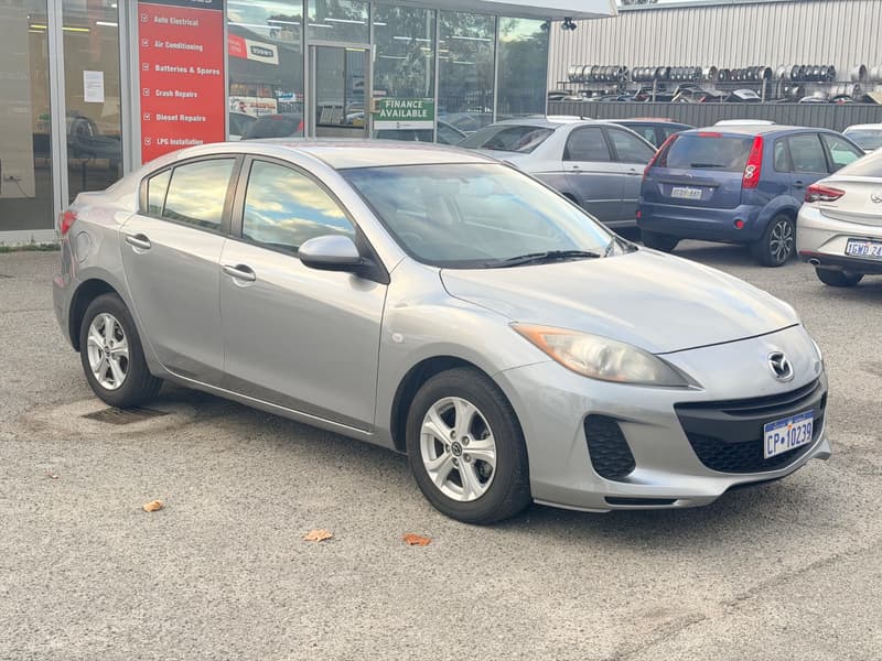 2013 Mazda MAZDA3 NEO photo 3