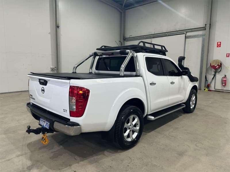 2015 Nissan Navara ST D23 4X4 photo 5