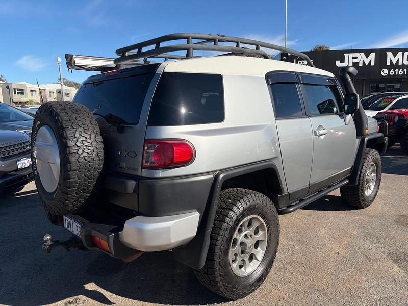2012 Toyota FJ CRUIUSER photo 4