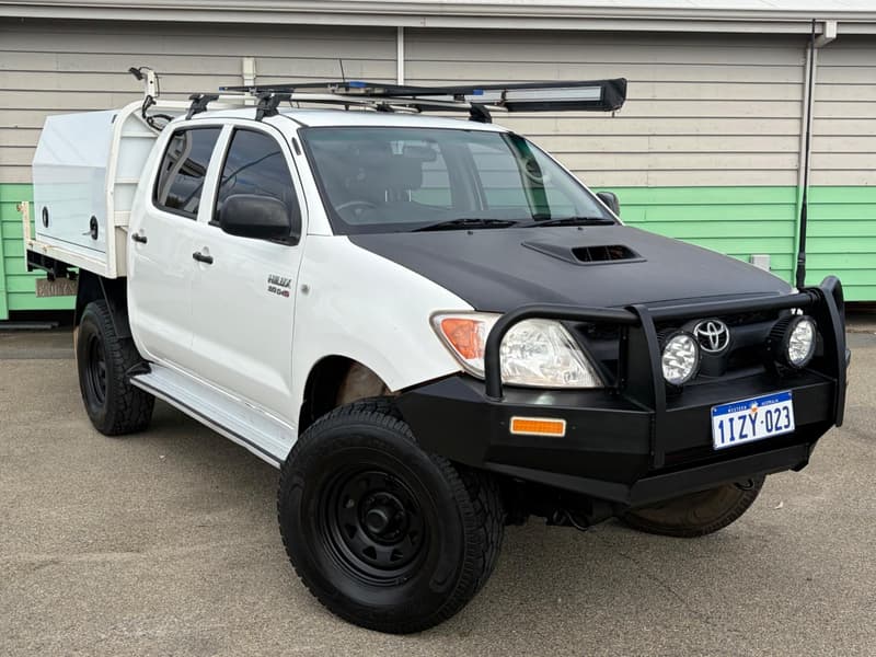 2005 Toyota Hilux SR KUN26R 4X4 — primary photo