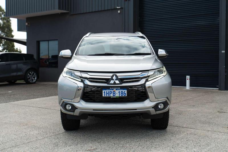 2016 Mitsubishi Pajero Sport GLS QE photo 3