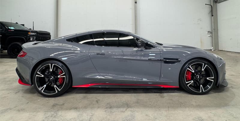 2017 Aston Martin Vanquish S photo 4