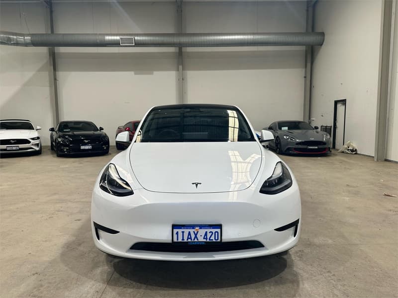 2024 Tesla Model Y Rear-Wheel Drive MY23 photo 2