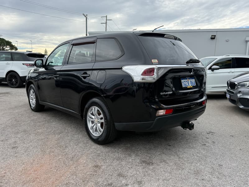2012 Mitsubishi OUTLANDER LS (4x4) ** 7 SEATS*** photo 3
