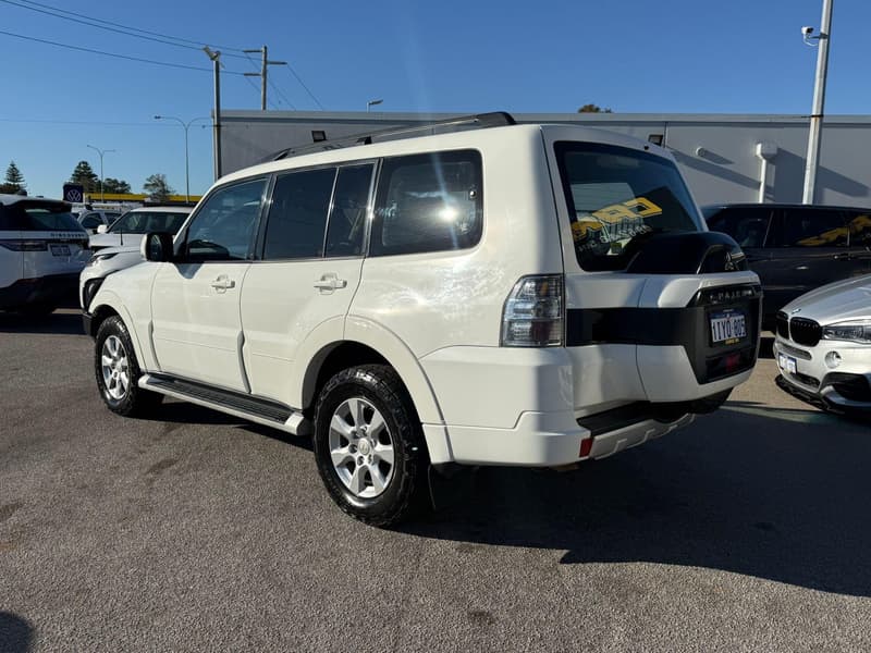 2019 Mitsubishi Pajero GLX NX photo 2