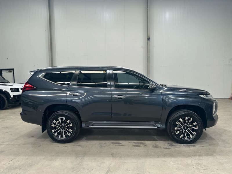 2022 Mitsubishi Pajero Sport Exceed QF photo 4