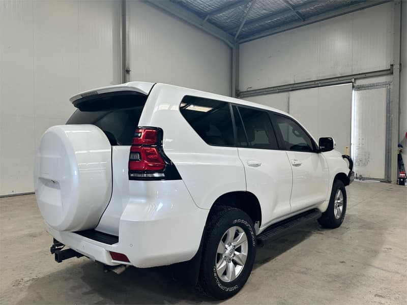 2018 Toyota Landcruiser GXL VDJ200R photo 5