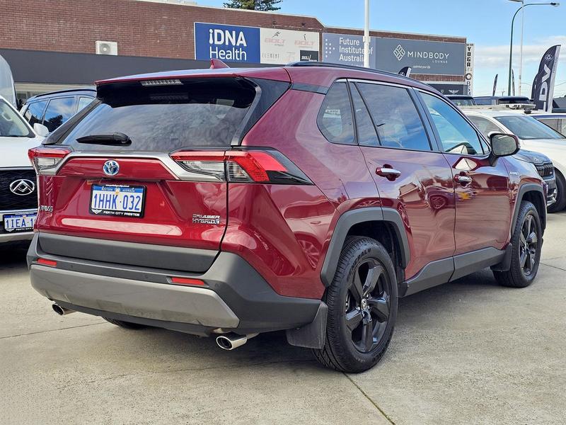 2021 Toyota RAV4 Cruiser Auto eFour photo 5