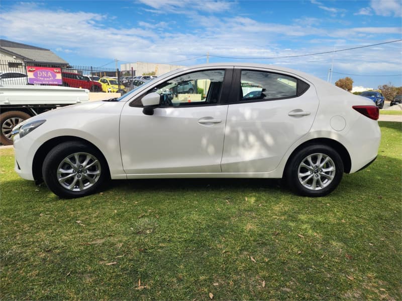2016 Mazda 2 Maxx DL Series photo 5