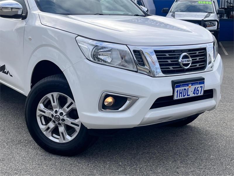 2020 Nissan Navara RX D23 Series 4 4X4 photo 3