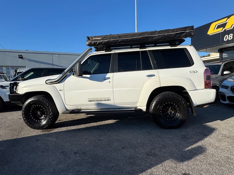 2010 Nissan PATROL ST (4x4) photo 2