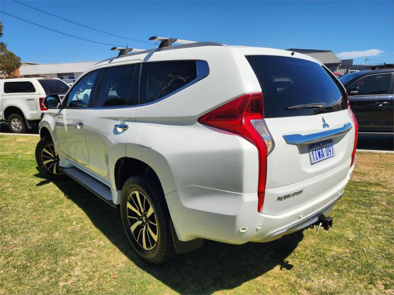 2016 Mitsubishi Pajero Sport Exceed QE photo 5