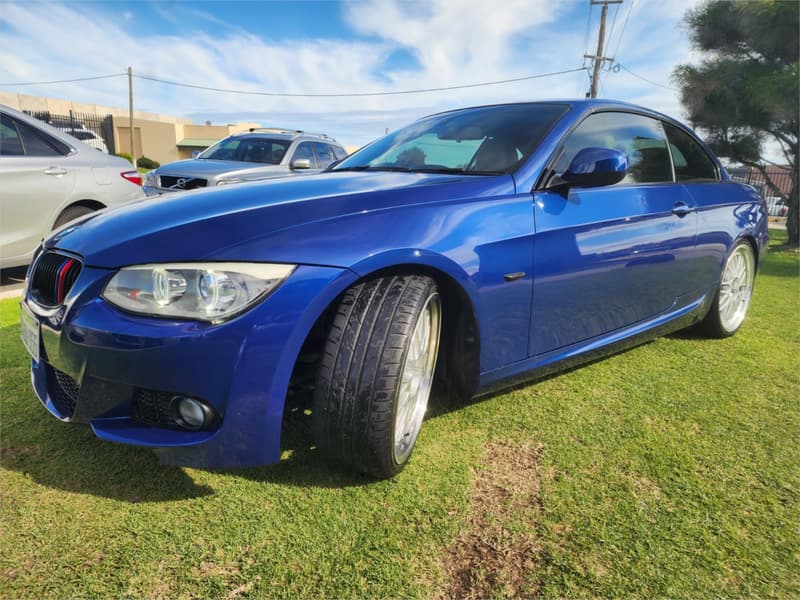 2011 BMW 3 25i E93 MY11 photo 4