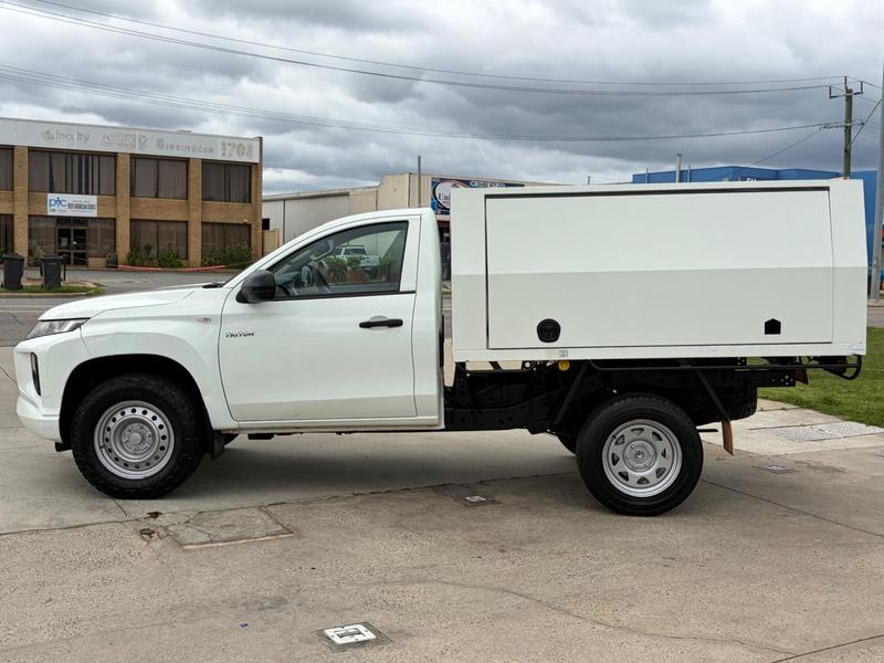2019 Mitsubishi Triton GLX MR 4X4 photo 4