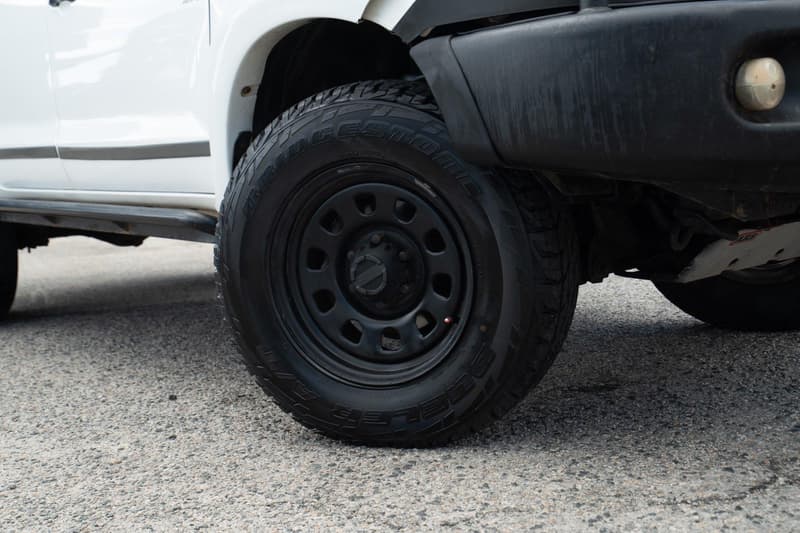 2012 Toyota Hilux SR KUN26R 4X4 photo 3