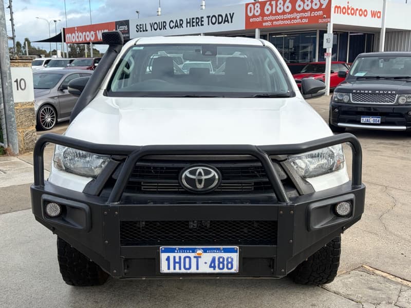 2022 Toyota Hilux SR GUN126R 4X4 photo 2