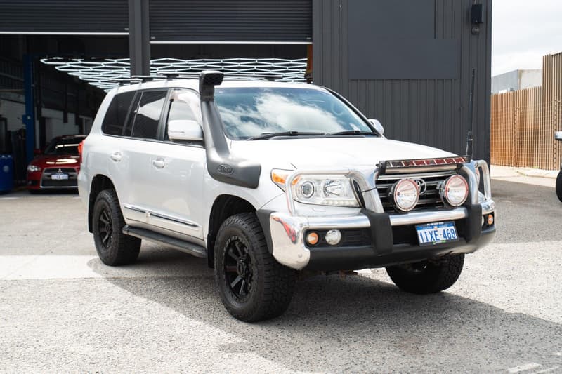 2015 Toyota Landcruiser Sahara VDJ200R photo 4