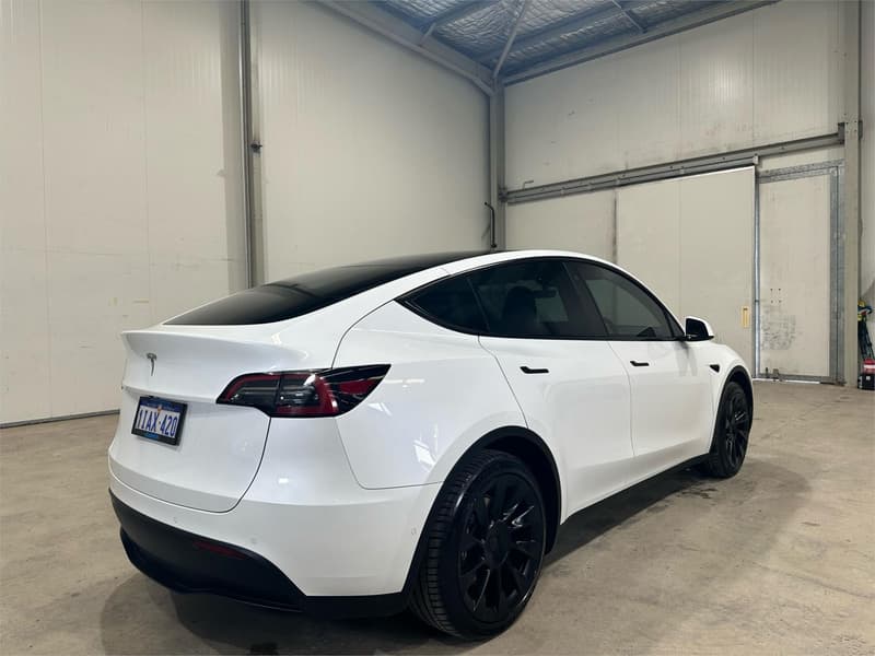 2024 Tesla Model Y Rear-Wheel Drive MY23 photo 5