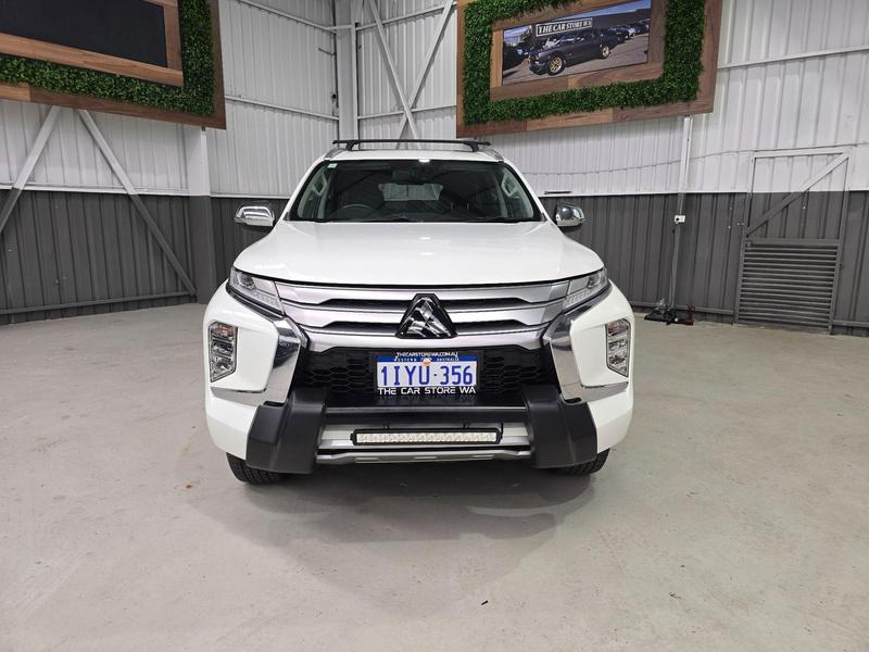 2020 Mitsubishi Pajero Sport GLS QF photo 2
