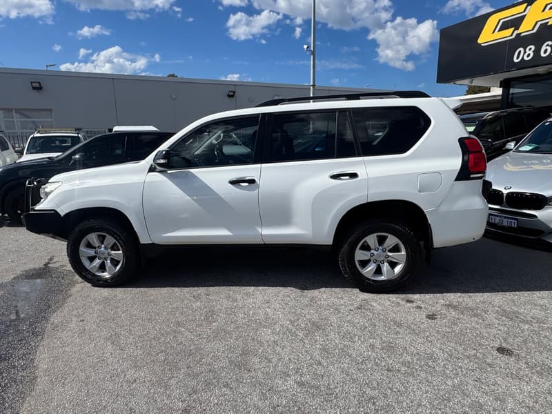 2019 Toyota LANDCRUISER PRADO GX (4x4) photo 2