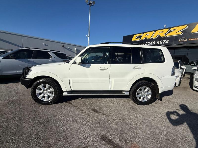2019 Mitsubishi Pajero GLX NX photo 4