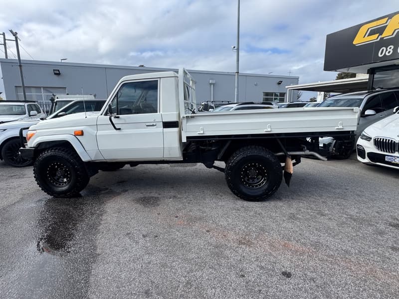 2021 Toyota LANDCRUISER 76 SERIES WORKMATE photo 2
