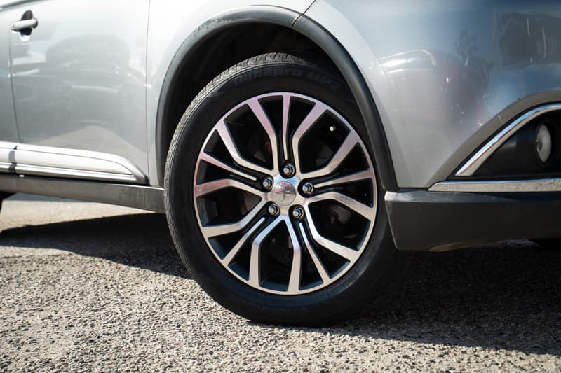 2015 Mitsubishi Outlander LS ZK photo 2