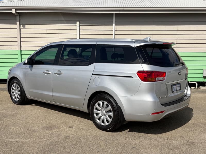 2017 Kia Carnival S YP photo 5