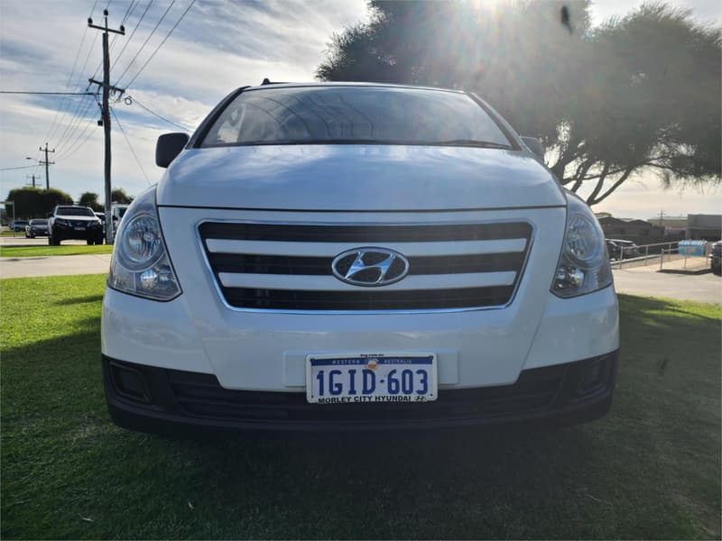 2017 Hyundai iLoad 3S LIFTBACK TQ SERIES 2 (TQ3) MY18 photo 3