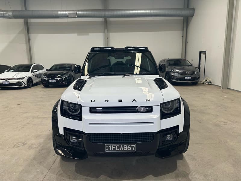2023 Land Rover Defender 110 D300 SE L663 photo 2