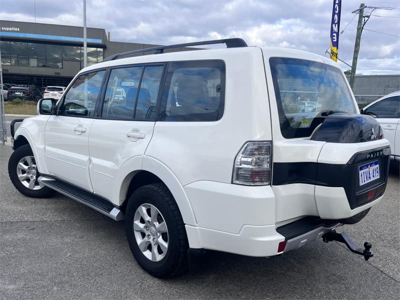 2019 Mitsubishi Pajero GLX NX photo 2