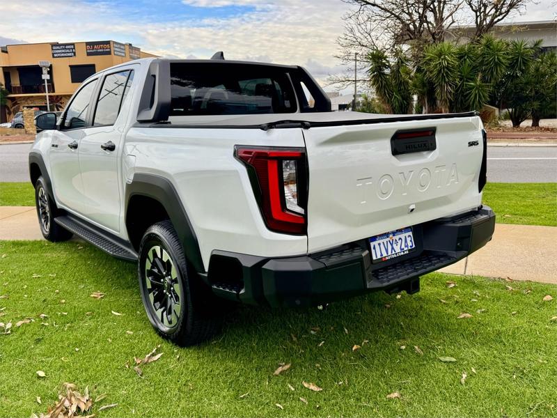 2026 Toyota Hilux SR5 48V (4x4) GUN227R 4X4 photo 2