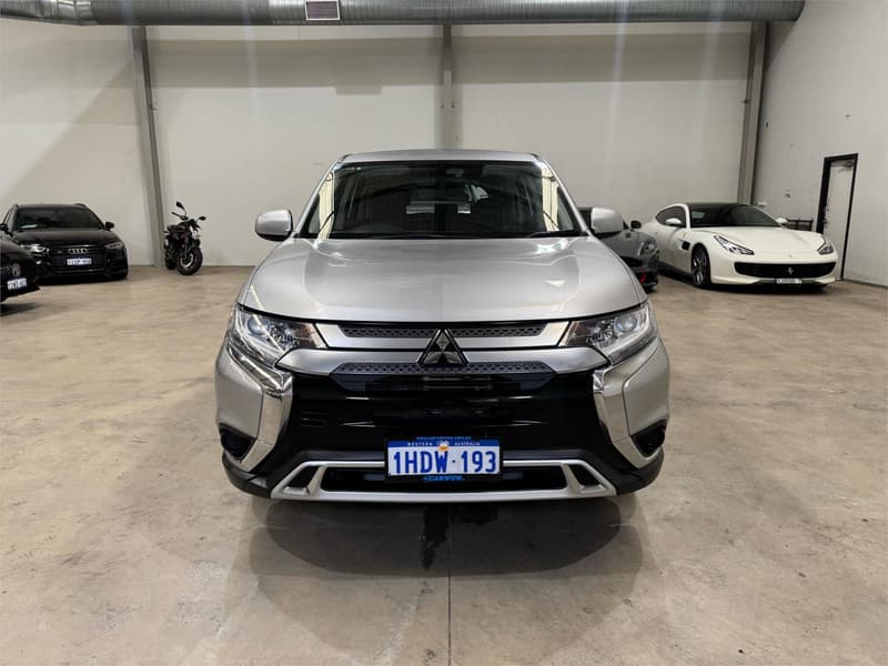 2020 Mitsubishi Outlander ES ZL photo 2