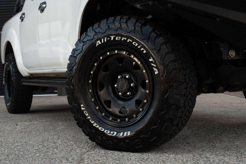 2019 Nissan Navara ST D23 Series 3 4X4 photo 2