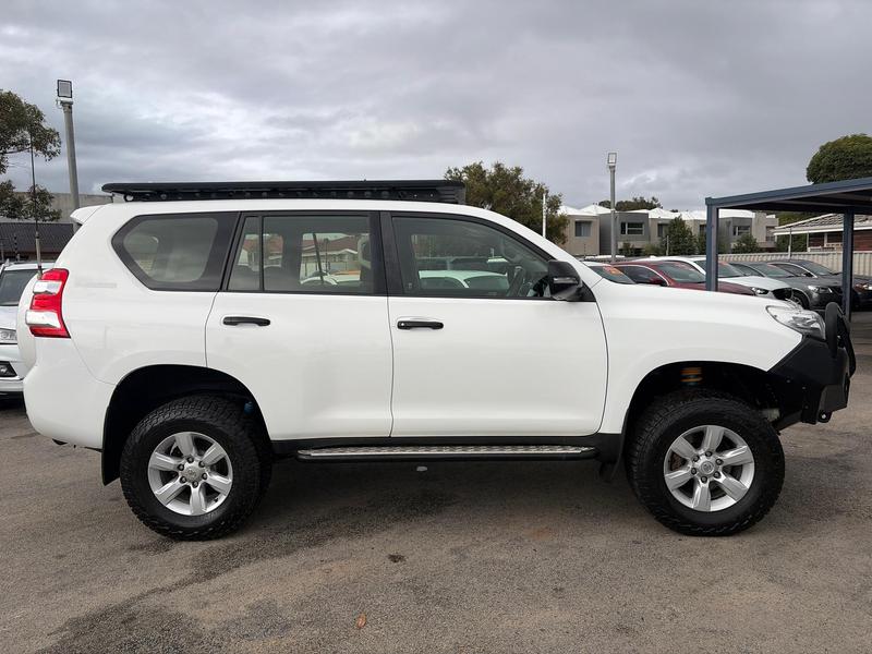 2013 Toyota Landcruiser GX VDJ200R photo 3
