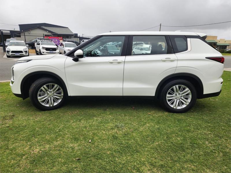 2023 Mitsubishi Outlander ES 5 SEAT (AWD) ZM MY24 photo 5