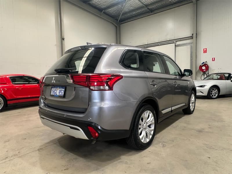 2020 Mitsubishi Outlander ES ZL photo 5