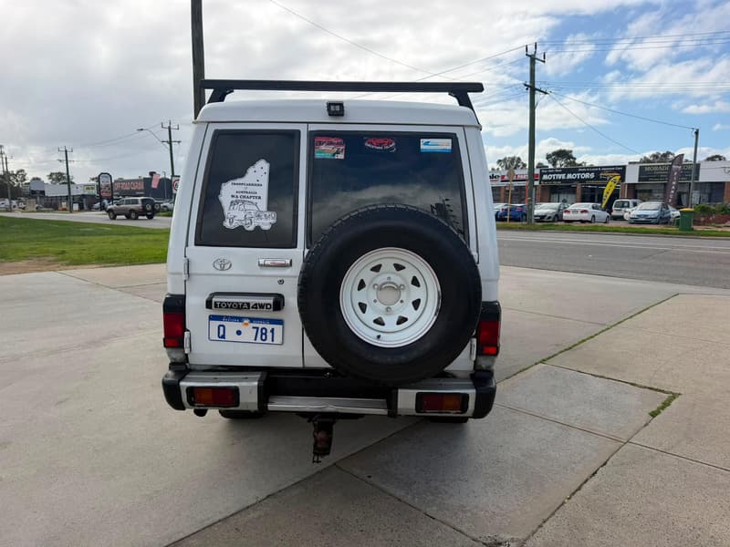 1999 Toyota Landcruiser Troopcarrier FZJ78R photo 3