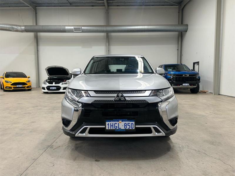 2020 Mitsubishi Outlander ES ZL photo 2