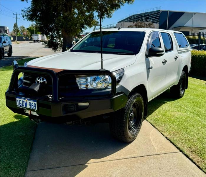 2016 Toyota Hilux WORKMATE (4x4) GUN125R 4X4 photo 2