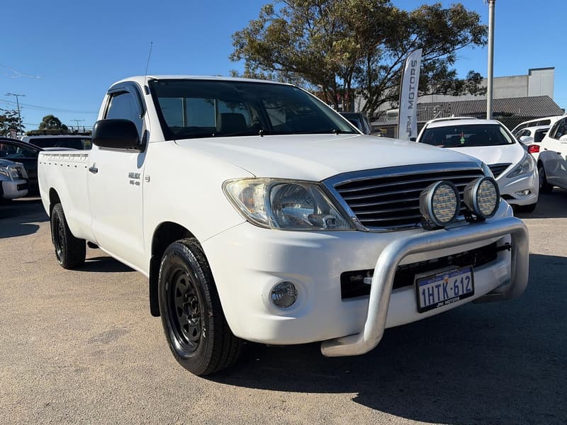 2008 Toyota Hilux SR photo 2