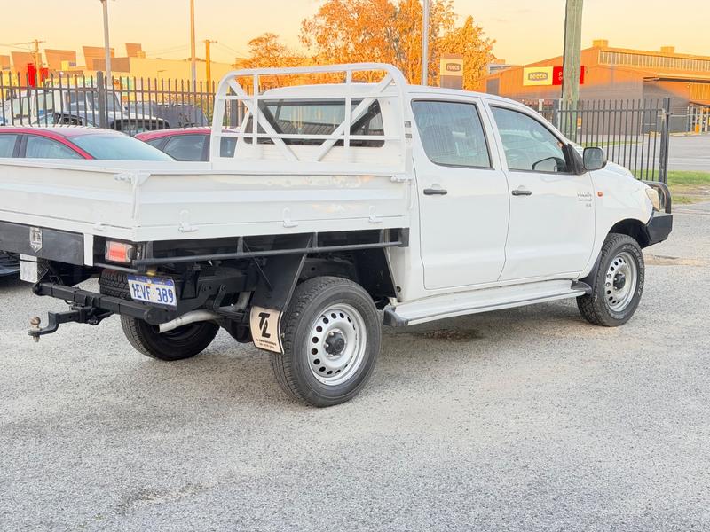2015 Toyota HILUX SR (4x4) photo 5