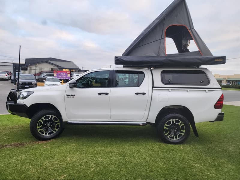 2018 Toyota Hilux SR GUN126R 4X4 photo 4