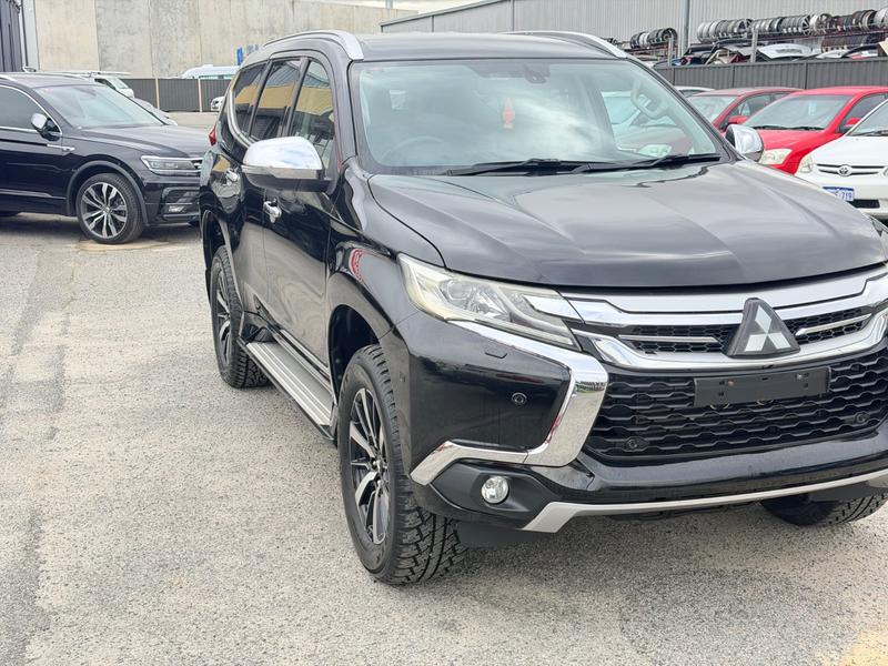 2017 Mitsubishi PAJERO SPORT EXCEED (4x4) 7 SEAT photo 3
