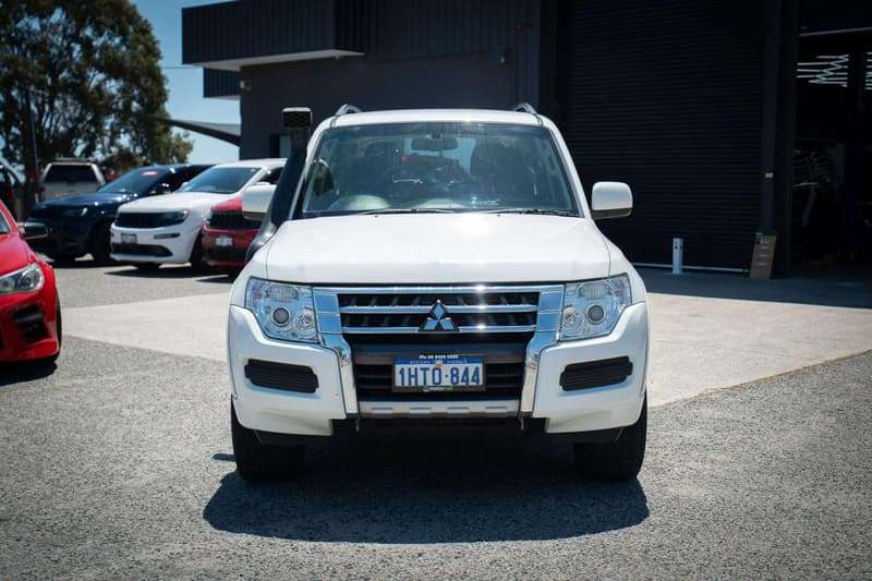 2016 Mitsubishi Pajero GLX NX photo 5