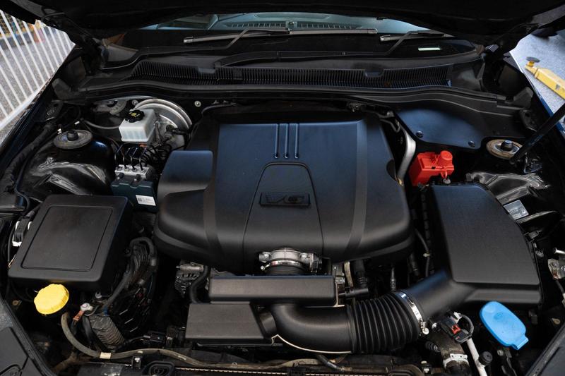 2016 Holden Commodore SV6 Black VF Series II photo 5