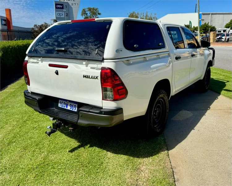 2016 Toyota Hilux WORKMATE (4x4) GUN125R 4X4 photo 3
