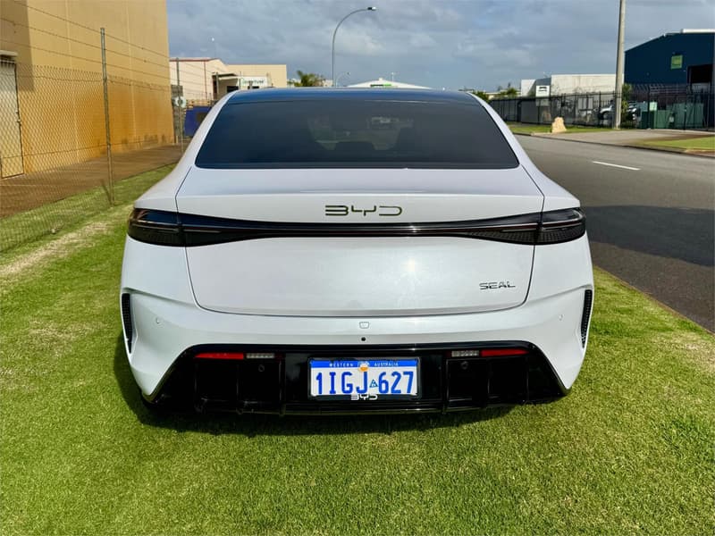 2023 BYD SEAL Premium photo 5